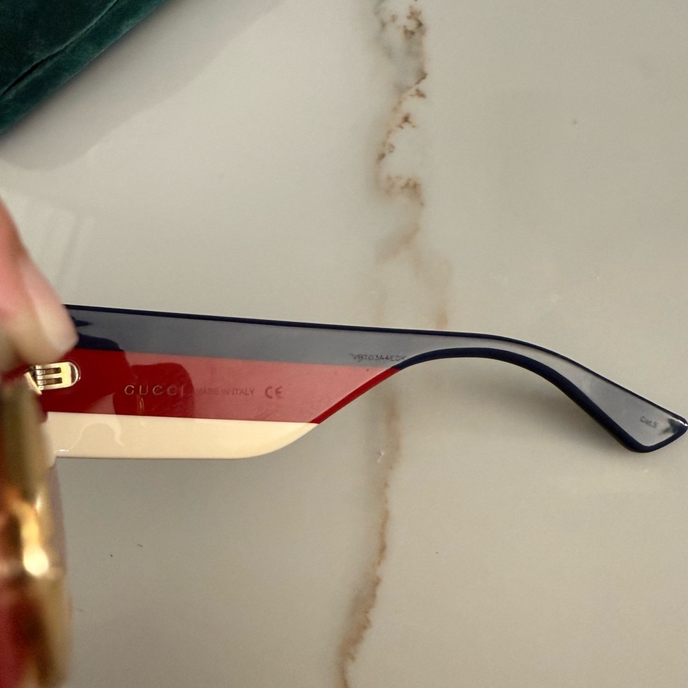 Gucci sunglasses. Thick cat eye frames - Picture 6 of 11